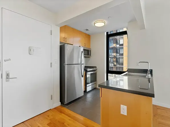 34-46 Vernon Boulevard image 6 of 16