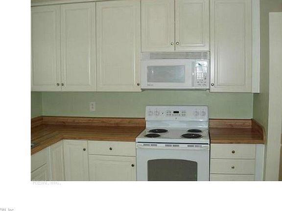 3rd image of 2213 Sedgewick Dr