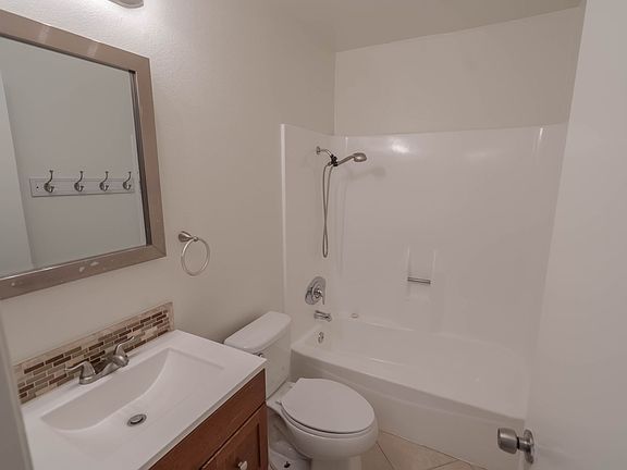 5th image of 16943 Shinedale Dr