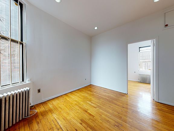 4th image of 214 E 10th St APT 21