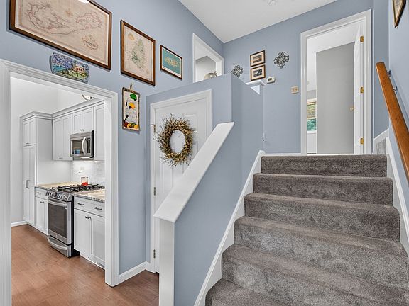 4th image of 8 Monahan Ln