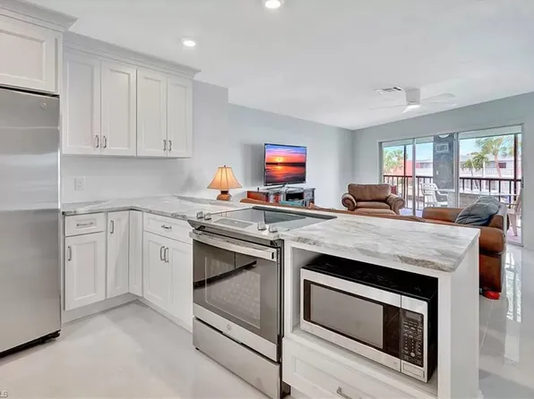 5111 Manor Ct APT 7, Cape Coral, FL 33904