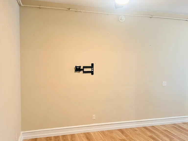 151 N Fountain St #203 — Photo 4