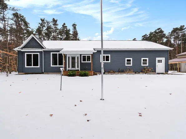 707 Washburn St, Howard City, MI 49329