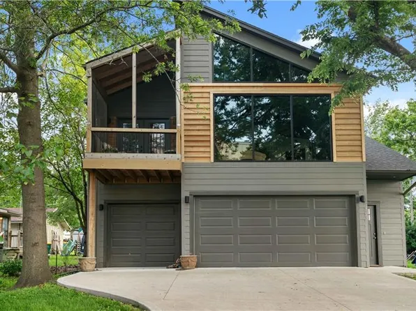 403 W Kaskaskia St, Paola, KS 66071