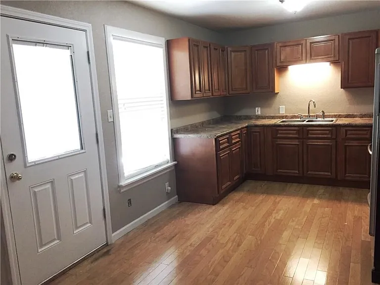 216 Elm St — Photo 8