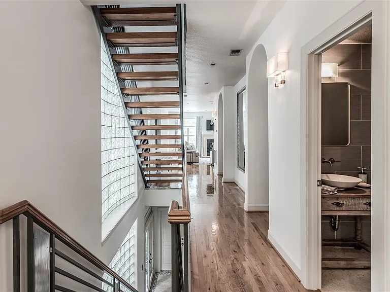 2108 Driscoll St — Photo 19