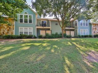 2206 Canyon Point Cir, Roswell, GA 30076