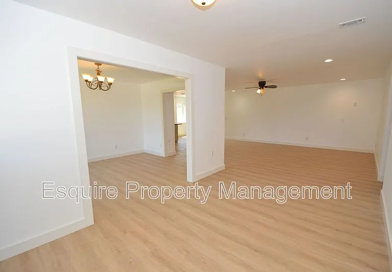 13515 W Telegraph Rd — Photo 4