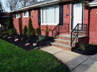 6025 Porter Rd, North Olmsted, OH 44070