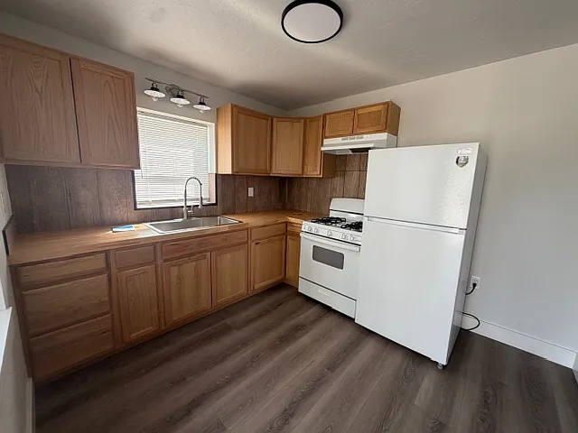 210 E Maple Ave #1 — Photo 8