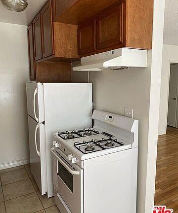 3rd image of 512 Ocean Park Blvd APT 4