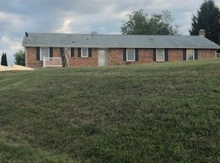 1947 Mud Pike Rd, Christiansburg, VA 24073