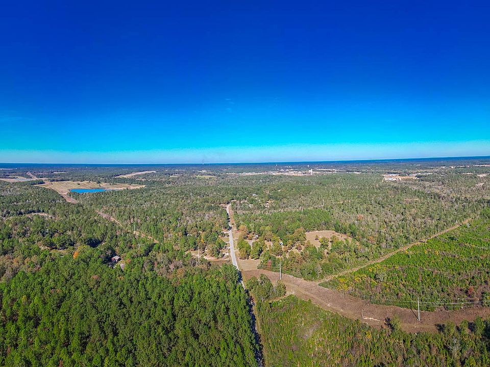 1st image of 4 Woodland Dr