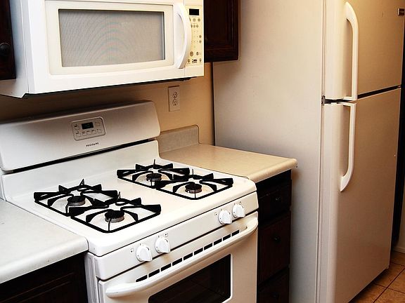 5th image of 1505 Barry Ave APT 201