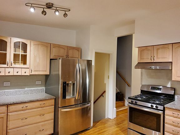 2nd image of 422 Vine Ct
