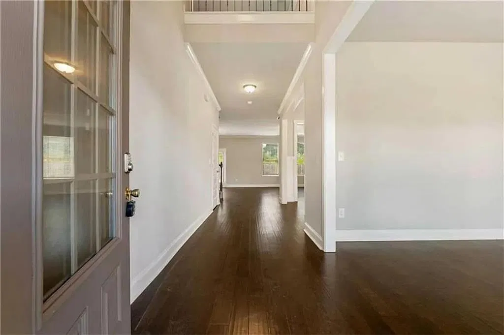 4 bed, 2.5 bath, 2342 sqft, $2,200 — Photo 2
