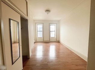 205 Kent St #3R, Brooklyn, NY 11222