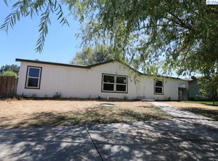 207 N Pennie Ln, Pasco, WA 99301