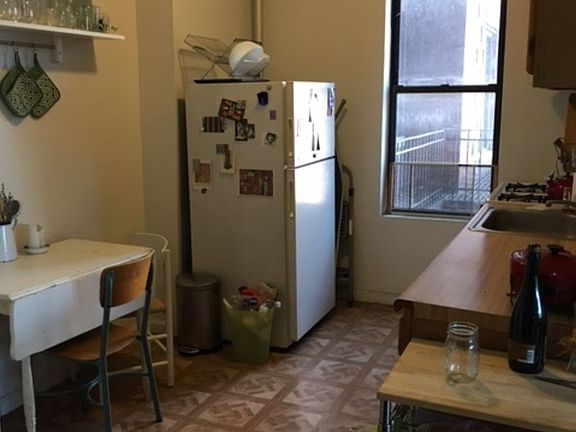 5th image of 476 Clinton Ave APT 4a