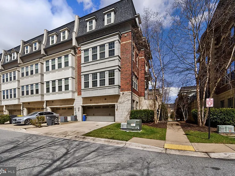 712 Sentry Sq — Photo 35