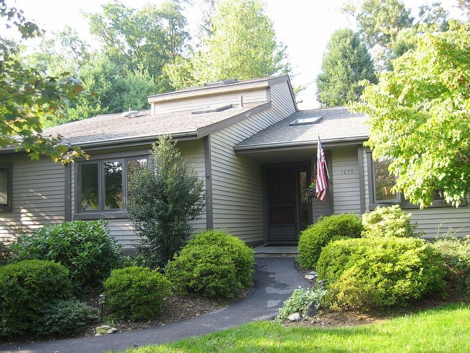 1079 Kennett Way
