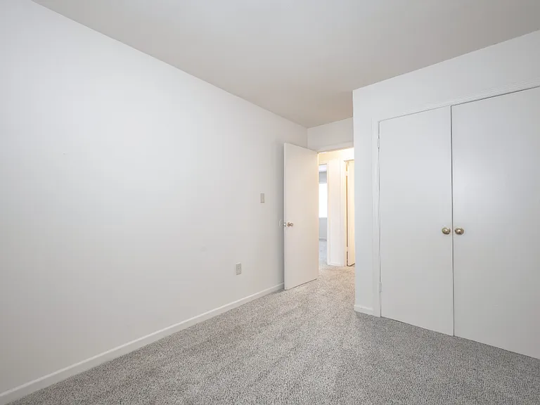 Woodside Apartments — Photo 5