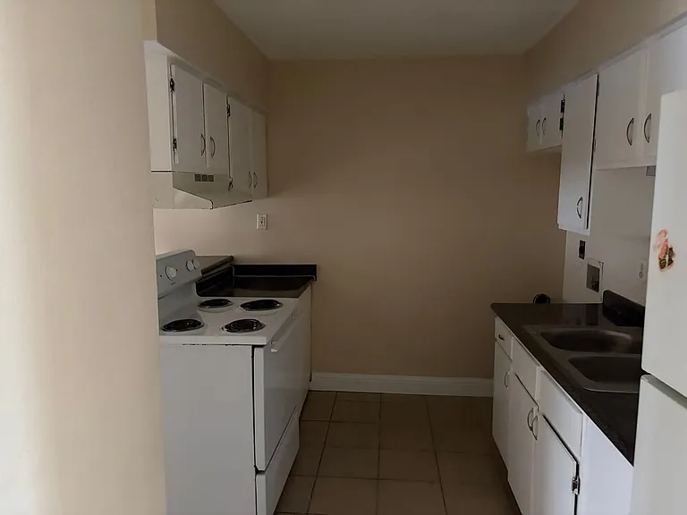 3310-3320 Kabel Dr — Photo 16