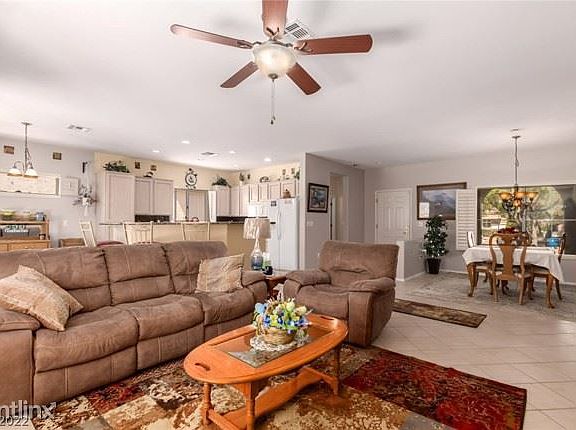 5th image of 2561 Grandville Ave