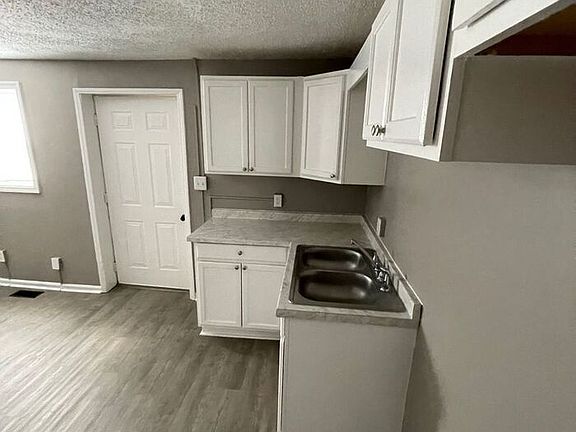 4th image of 402 S 10th St #C