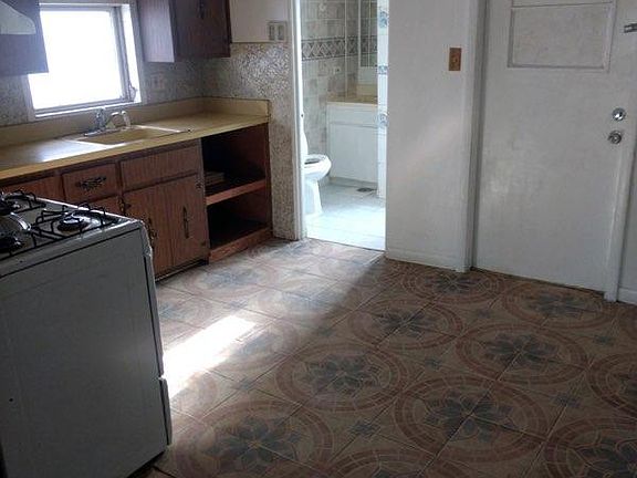 4th image of 912 N 24th Ave #2