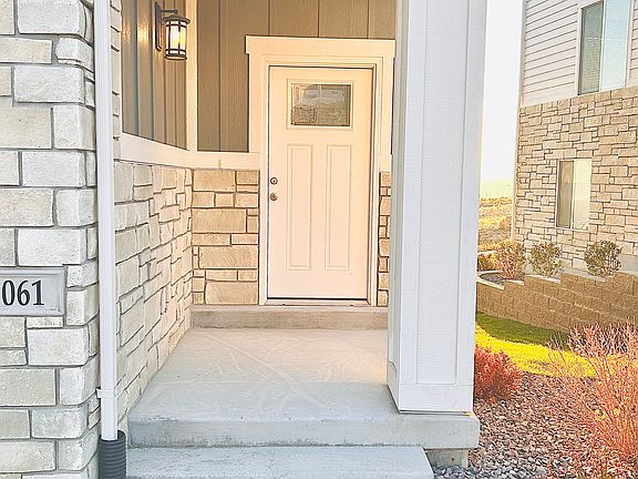2nd image of 1061 W Vista Ridge Dr