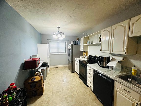 5th image of 205 S Thomas Ave