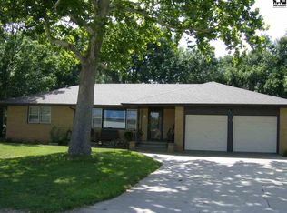 13 Glass Manor Ln, Hutchinson, KS 67505