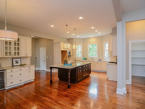 3rd image of 6514 Glen Forrest Dr