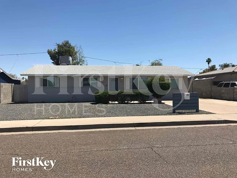 2133 E Larkspur Dr — Photo 1