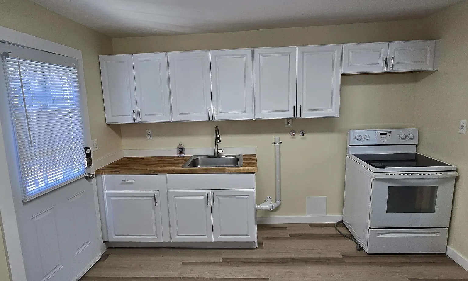 2 bed, 712 sqft, $1,600 — Photo 2