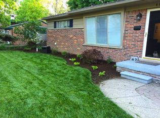 407 Winry Dr, Rochester Hills, MI 48307