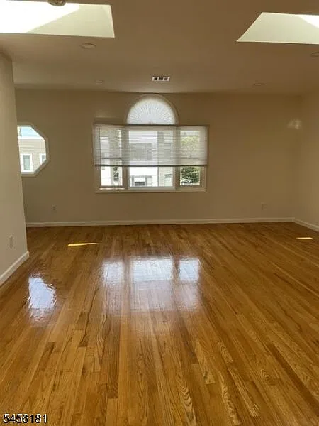 3 bed, $3,000 — Photo 3