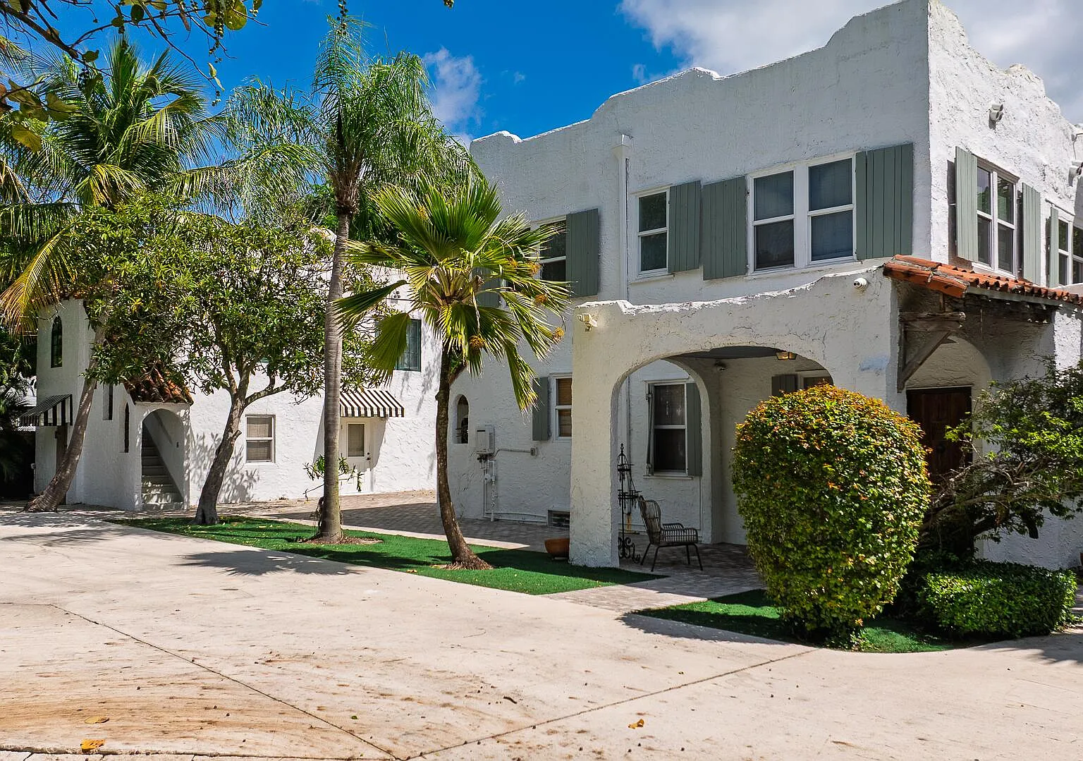 7 bed, 4.5 bath, 3796 sqft, $17,000 — Photo 2