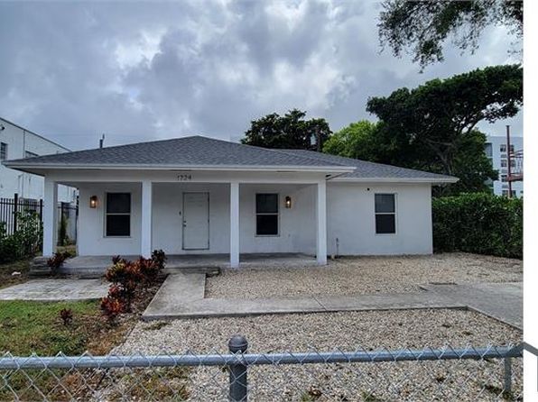 1724 NW 1st Pl