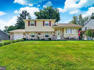 325 Acorn Dr, Warminster, PA 18974