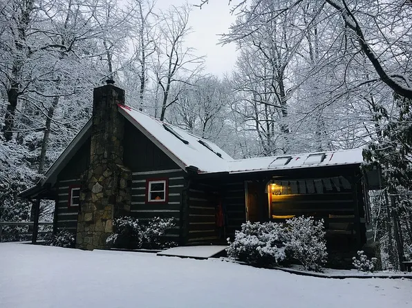 960 Old Ccc Rd, Hendersonville, NC 28739