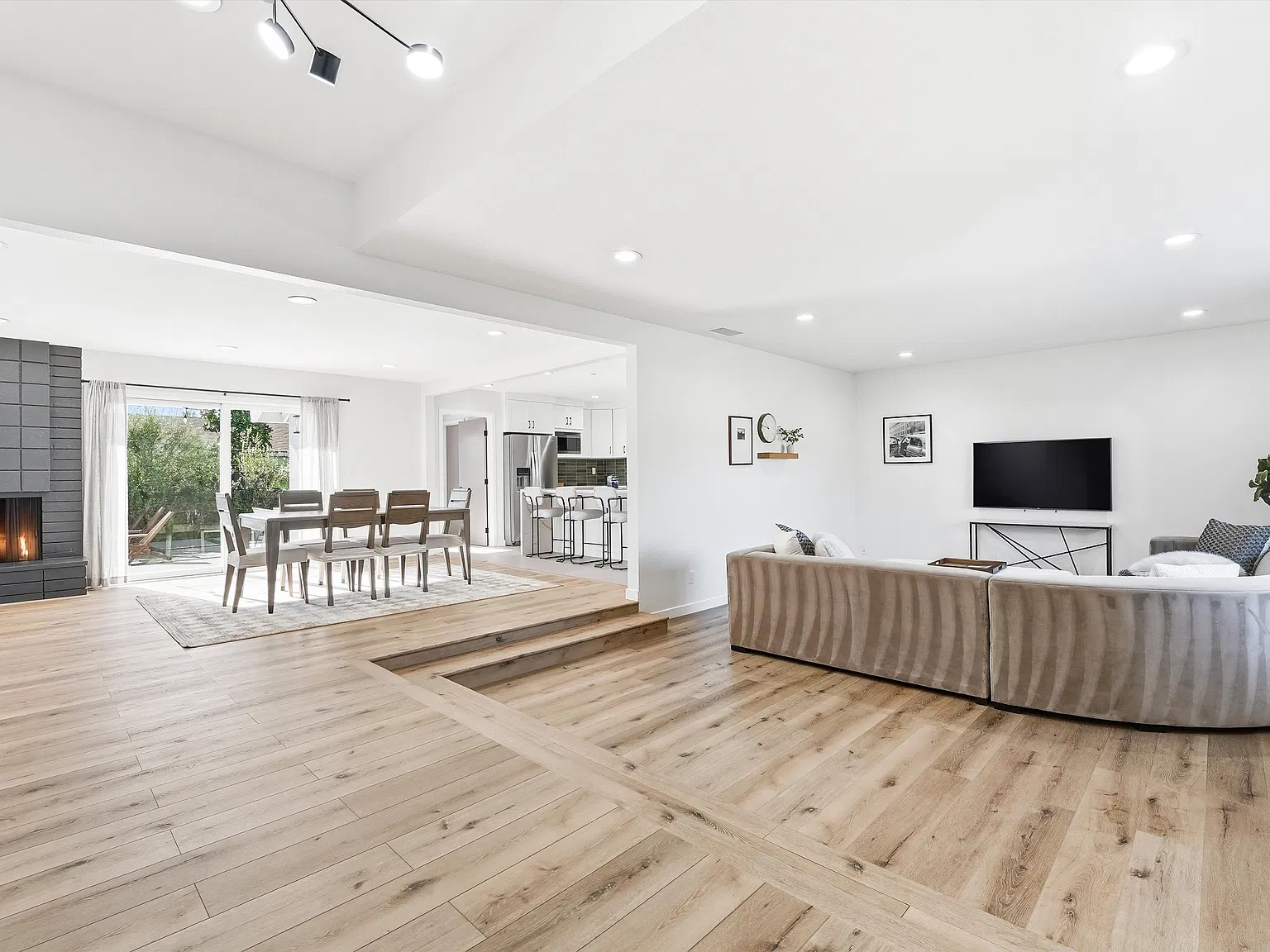 3 bed, 1900 sqft, $6,000 — Photo 4