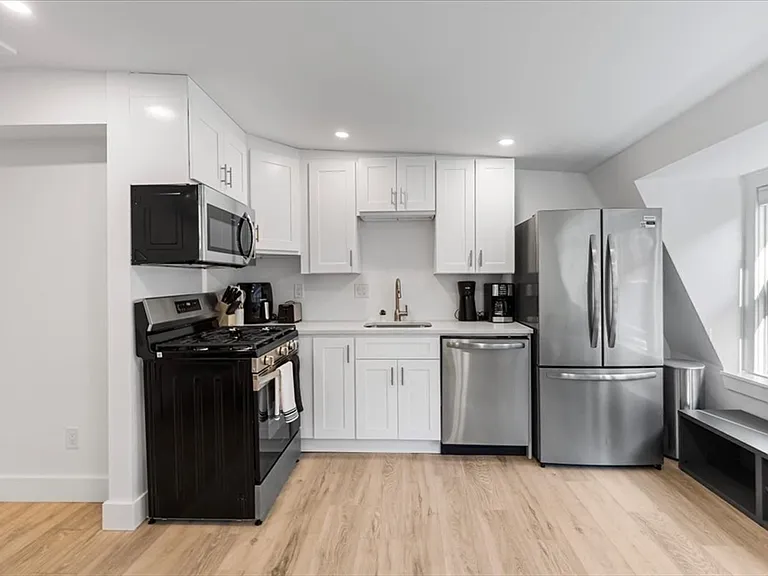 6 Goodwin Pl #4 — Photo 11