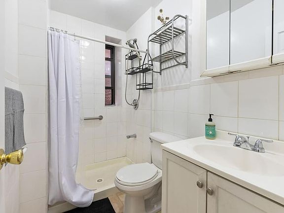 5th image of 2 W 16th St APT 1R