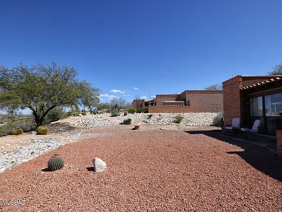 2nd image of 1826 W Dalehaven Cir