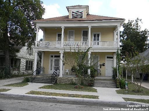 1st image of 318 E Myrtle St APT 3