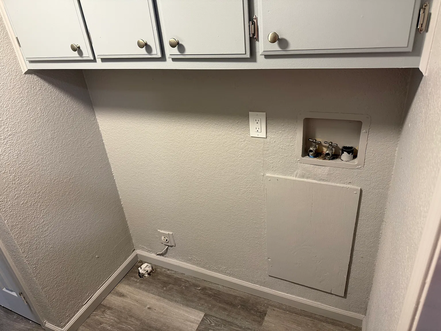 3 bed, 900 sqft, $2,100 — Photo 3