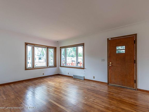 3rd image of 326 Harriet Ave